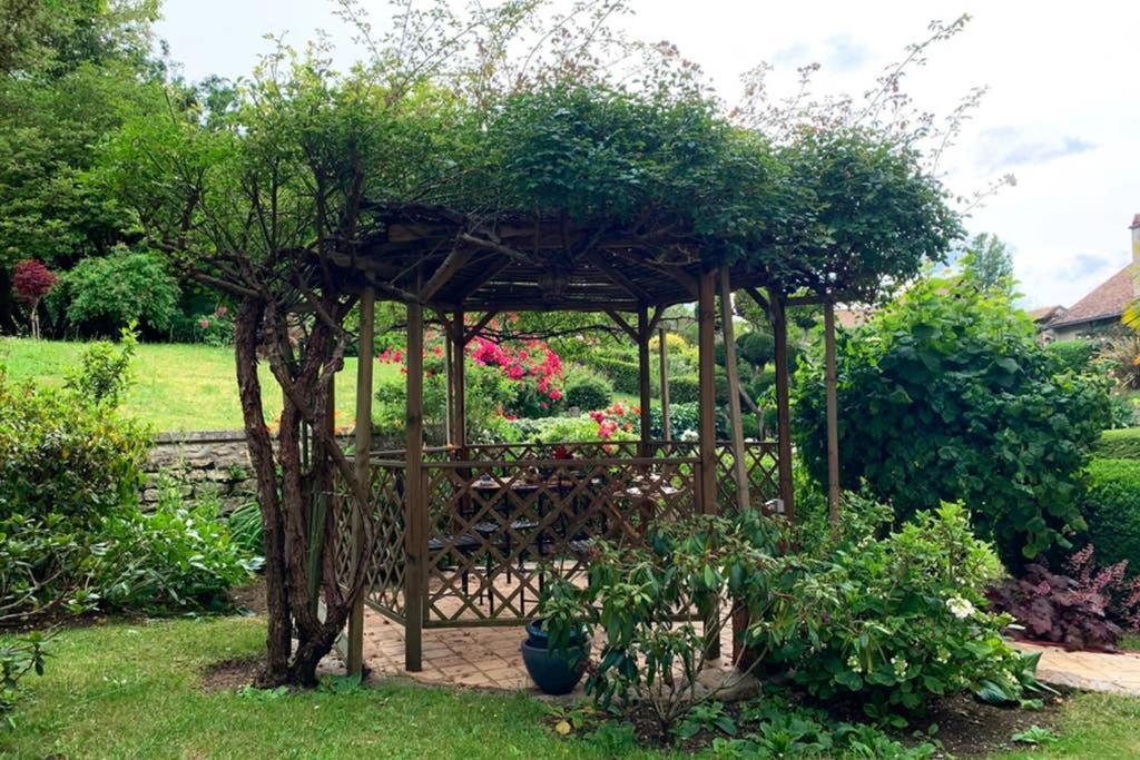 Beautiful country house located 50min from Paris Eiffel Tour - Demeure d'exception à 50min de Paris Tour Eiffel Hodent Esterno foto