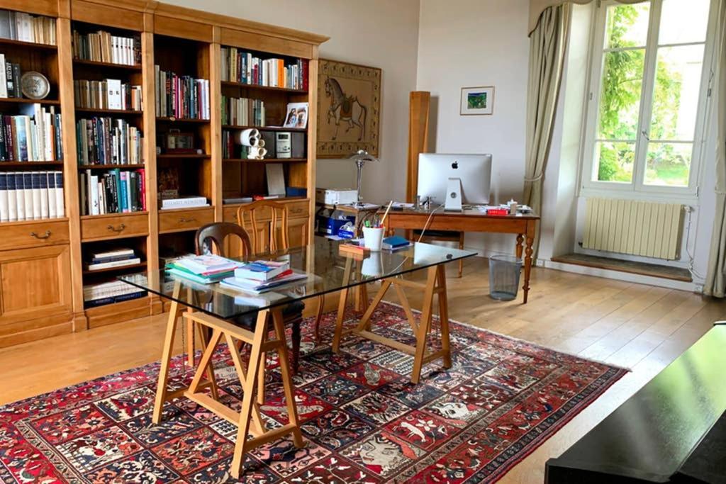 Beautiful country house located 50min from Paris Eiffel Tour - Demeure d'exception à 50min de Paris Tour Eiffel Hodent Esterno foto