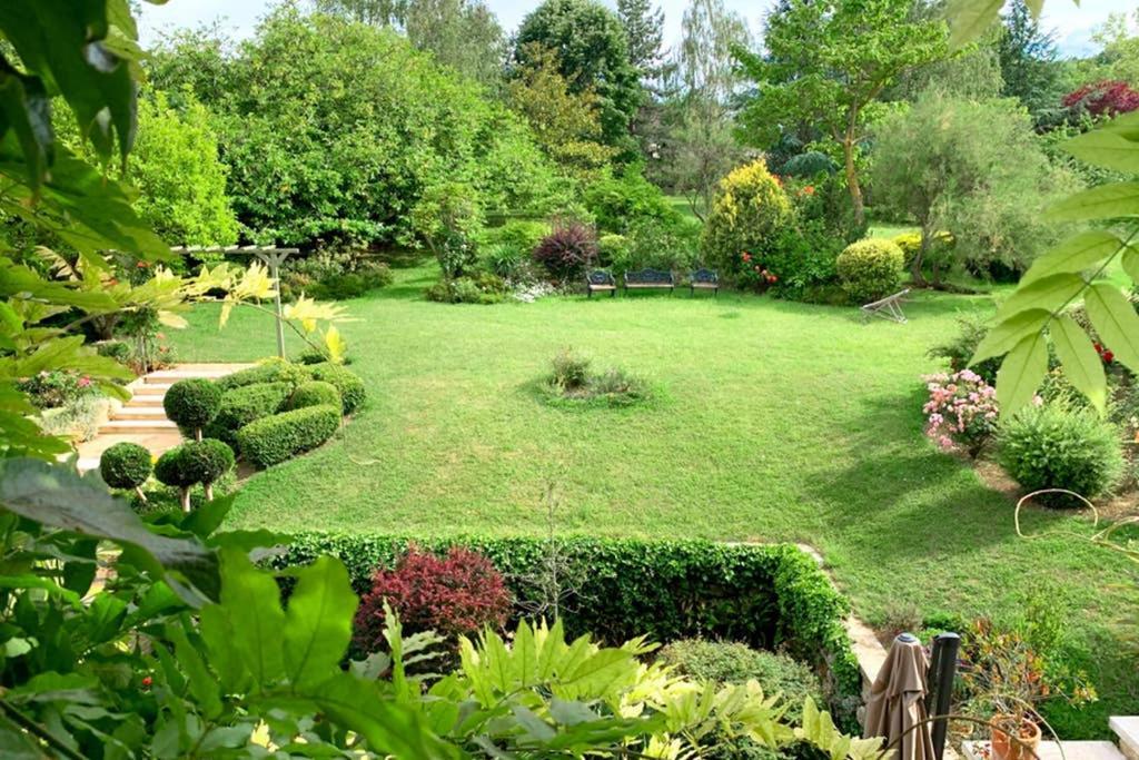 Beautiful country house located 50min from Paris Eiffel Tour - Demeure d'exception à 50min de Paris Tour Eiffel Hodent Esterno foto