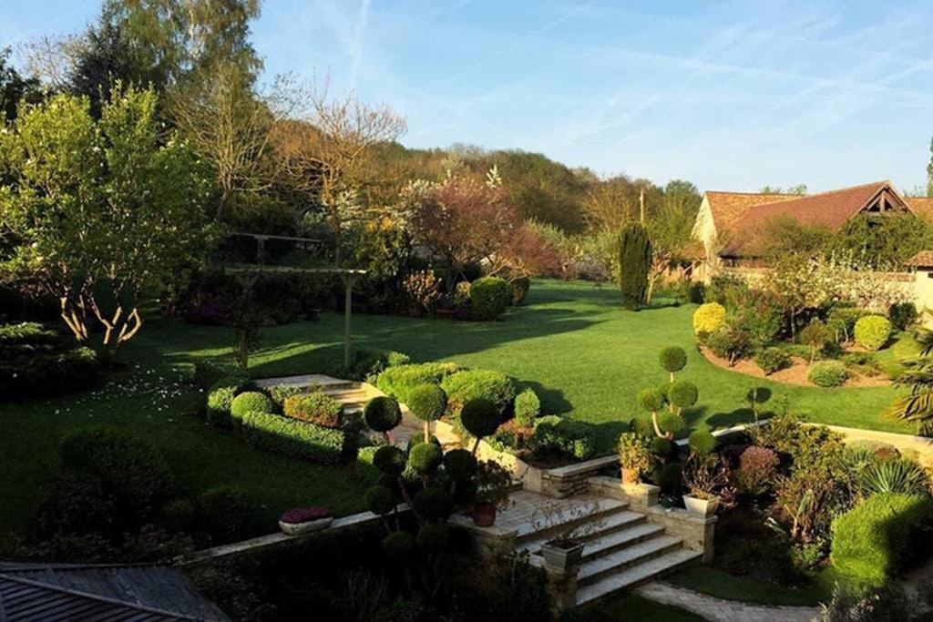 Beautiful country house located 50min from Paris Eiffel Tour - Demeure d'exception à 50min de Paris Tour Eiffel Hodent Esterno foto